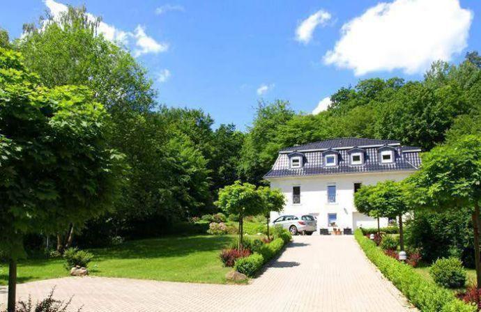 Weisses-Haus-Am-Kurpark-Fewo-Bergblick Bad Suderode Exterior photo
